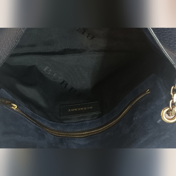 Authenticated Burberry Signature Grain Large Mildenhall Shoulder Bag in Blue - Picture 6 of 16